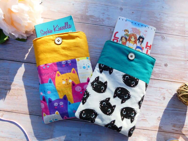 Protège-livre de poche Petit chat noir et multicolore