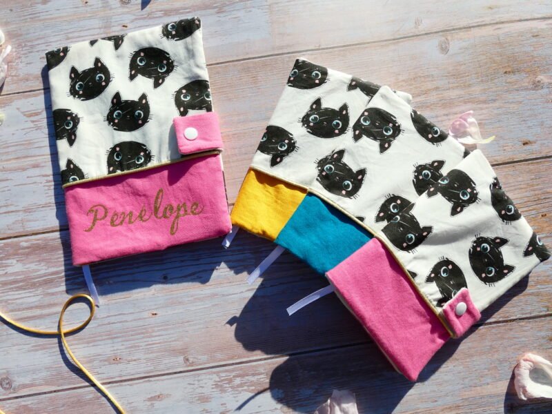 P1040766 Protège-carnet de santé pour chat : modèle chat noir